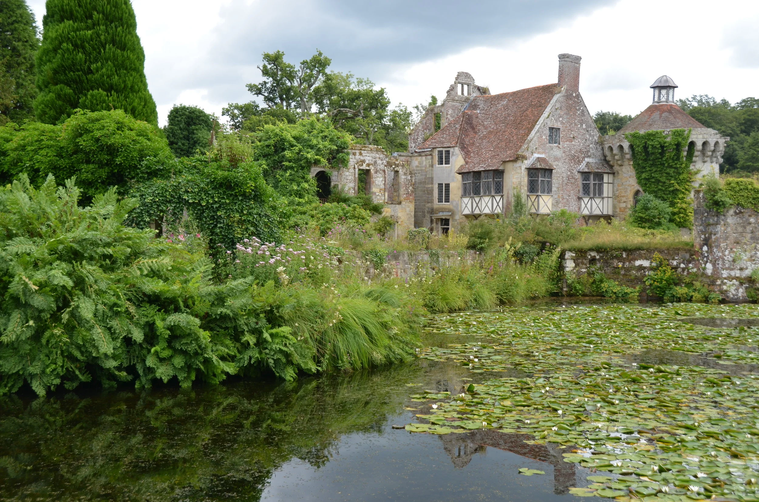 The Best of Kent & Sussex: Chapter 2: Scotney Castle