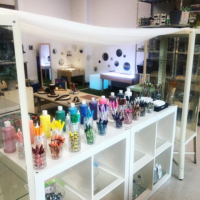 It&rsquo;s our first week back at school and we have refreshed our &ldquo;self-serve&rdquo; station 🎨 🌈 This is a focal point of the atelier, just as independence is a focal point of our approach ✨✨#reggioinspired #atelier #letthempaint #backtoscho