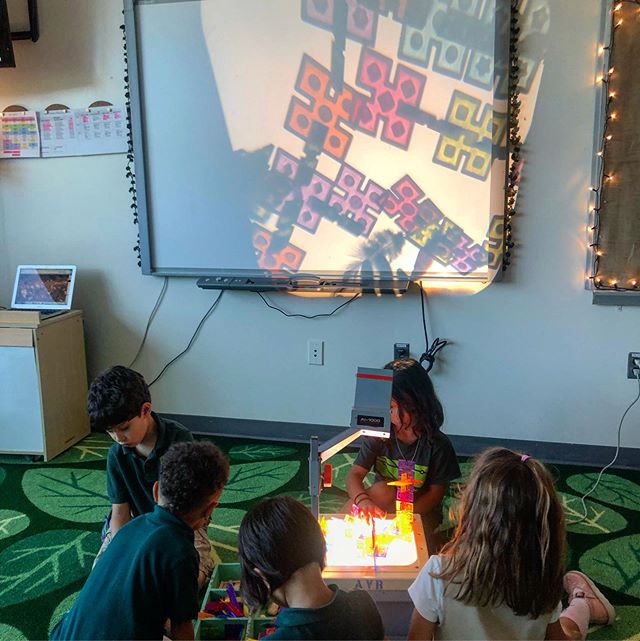 An upcycled overhead projector adds a new dimension to our architecture space ♻️✨✨Viewing their work enlarged through the projection provided a new perspective, inspiring new noticings &amp; deeper conversations about their materials and structures. 