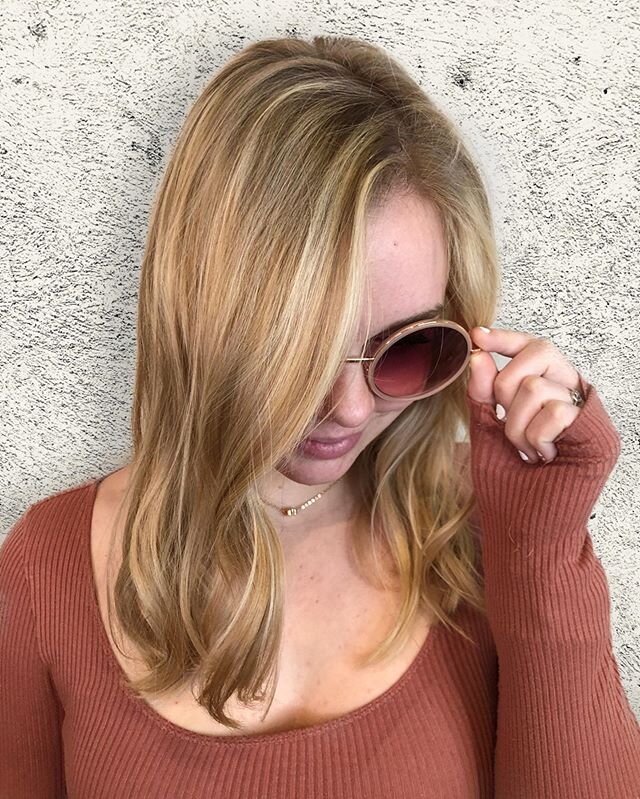 I like my summer hair, all year round 😎
⁣
⁣
⁣
Hair by | Kristen Kay ⁣
⁣
⁣
⁣
⁣
.⁣
.⁣
.⁣⁣⁣
#syracusehair #syracusestylist #syracusehairstylist #syracusebalayage #mastersofbalayage #citiesbesthairartists #hairdressersthatslay #balayageombre #bestofbala