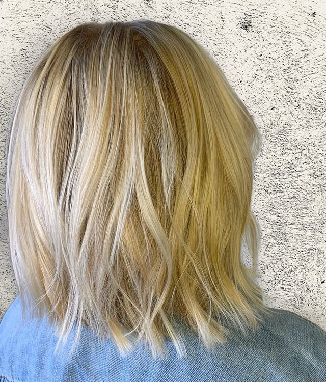 Buttery blonde bob to brighten up your feed ⁣✨
⁣
⁣
⁣
Hair by | Kristi ⁣
⁣
⁣
⁣
⁣
#syracusehair #syracusestylist #syracusehairstylist #syracusebalayage #mastersofbalayage #citiesbesthairartists #hairdressersthatslay #balayageombre #bestofbalayage #salt