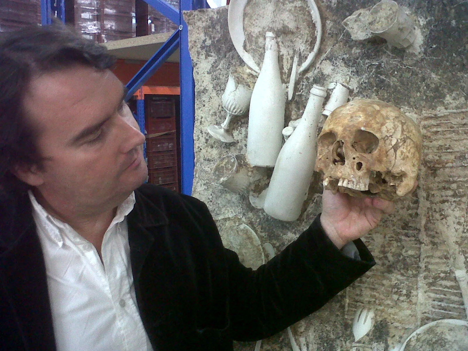 Bernard Müller in front of a mould of a snare picture, Paris. To be or not to be an anthropologist? @Laurent Védrine