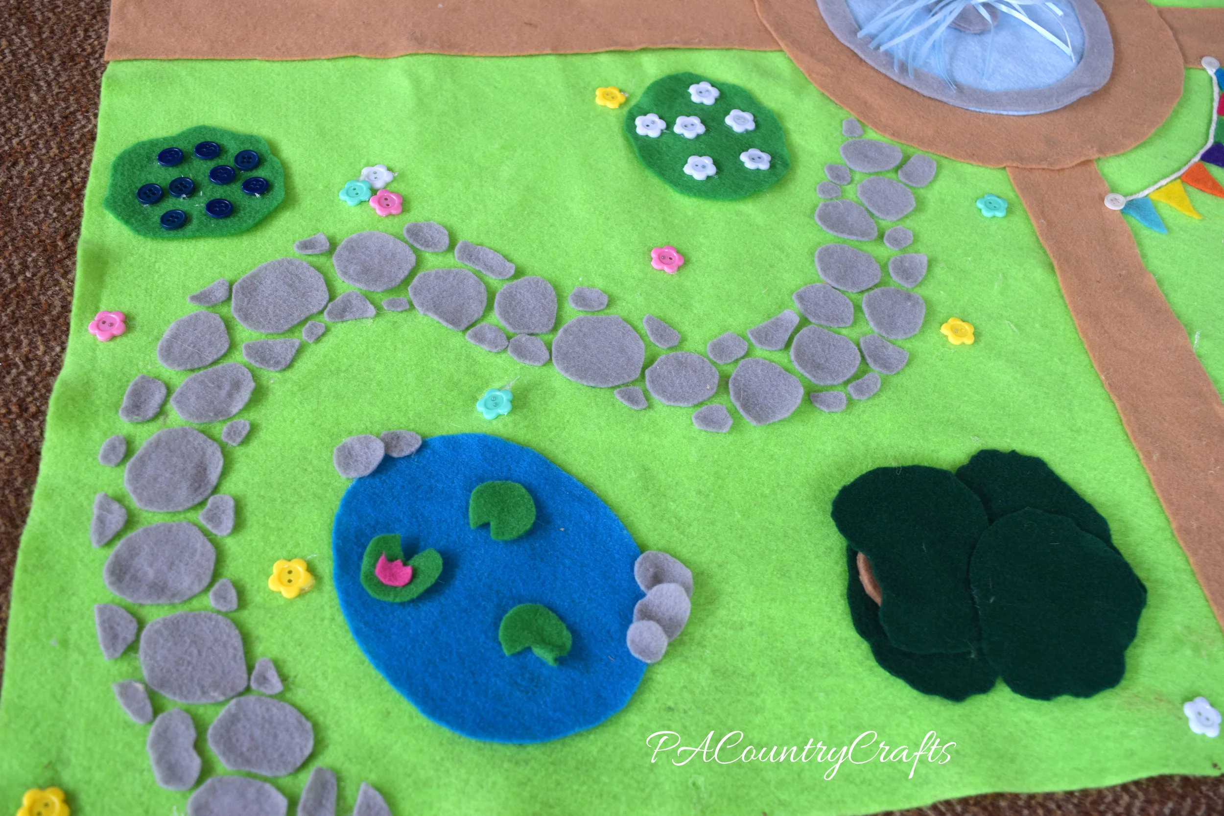 Make your own felt play mat.