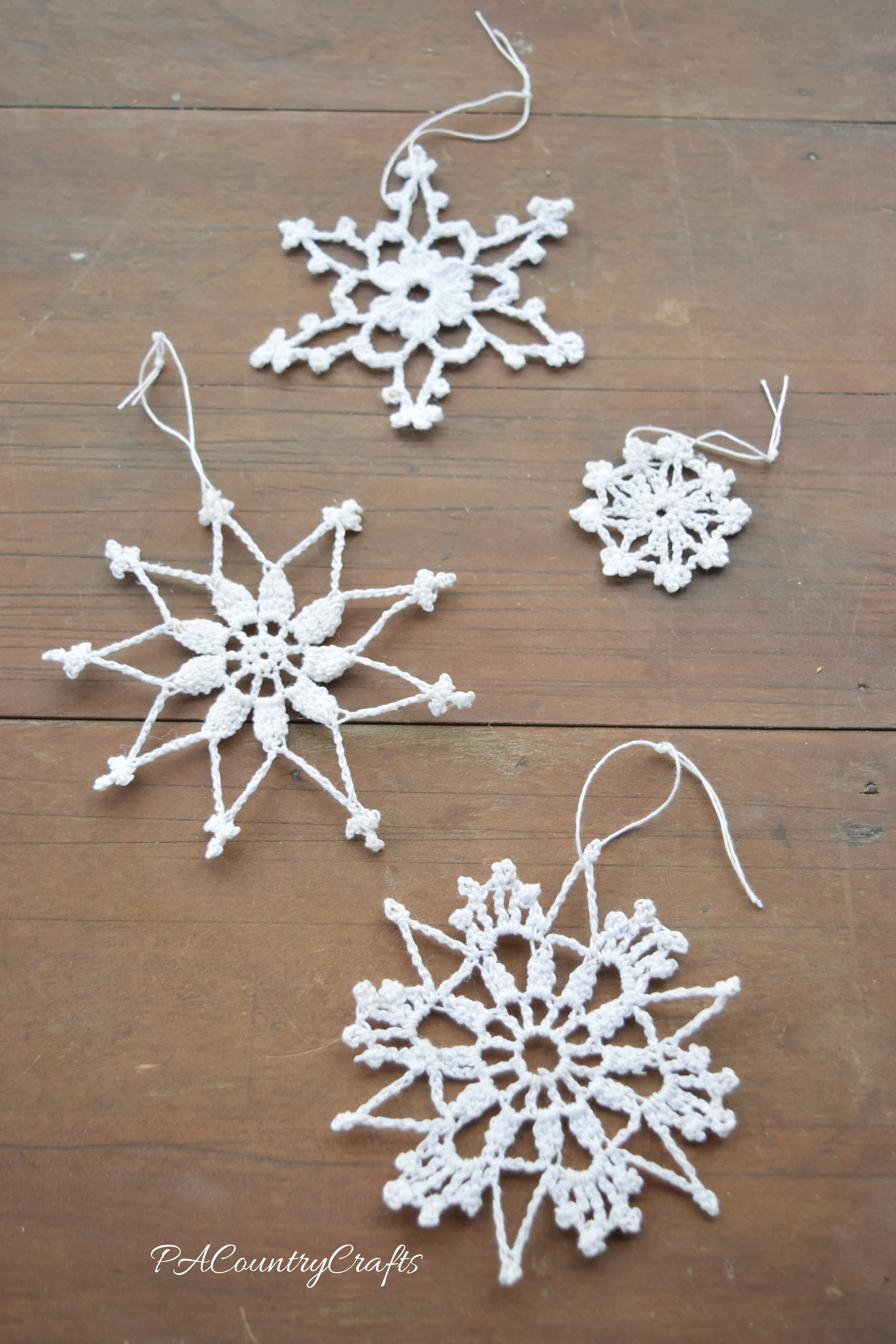 Beautiful and simple crochet snowflakes