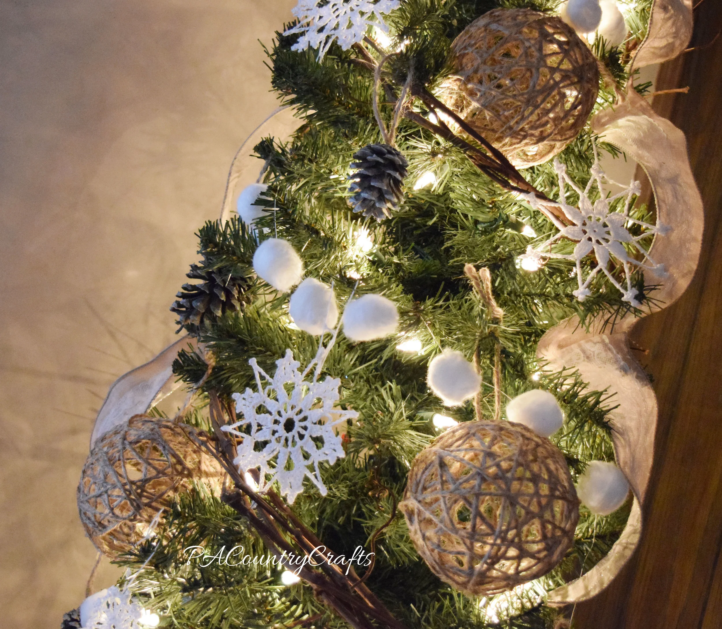 I love this natural, rustic winter tree.