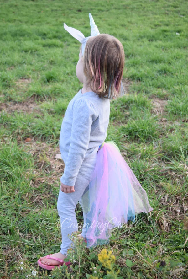 Super easy unicorn costume that anyone can make!