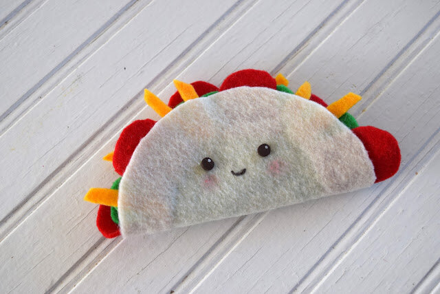 Taco Earbud Holder