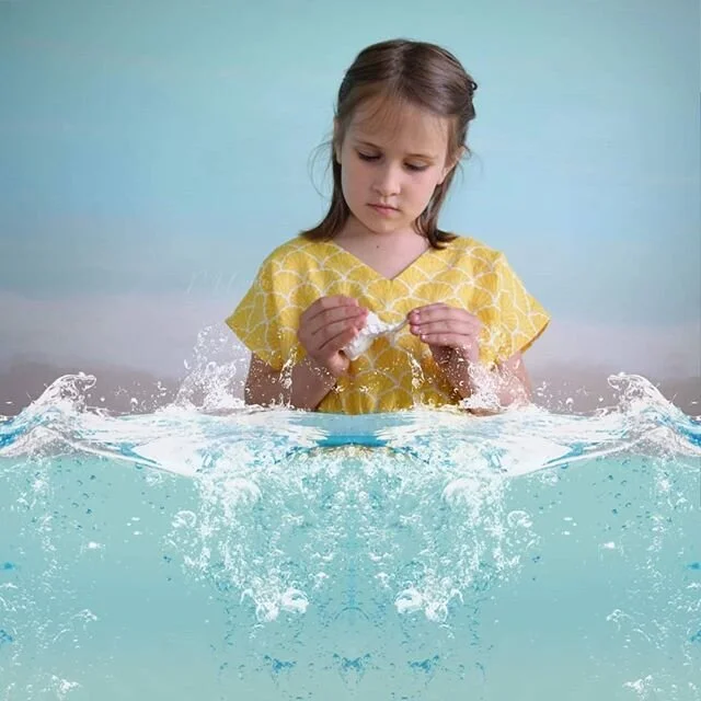 Have you seen the @projectrunandplay lookbook for #projectwatercolorbeach yet? It is so cool!!! They did such an amazing job styling all of the inspirational photos showcasing the 10 patterns in the capsule wardrobe collection. This is my Golden Dress make using the pattern by @sucobysusana in a seashell linen from @joann_stores. ⛱
#projectrunandplay #handmadewithjoann #sewingblogger #sewingforgirls #sewingpatterns #pacountrysews #pacountrycrafts