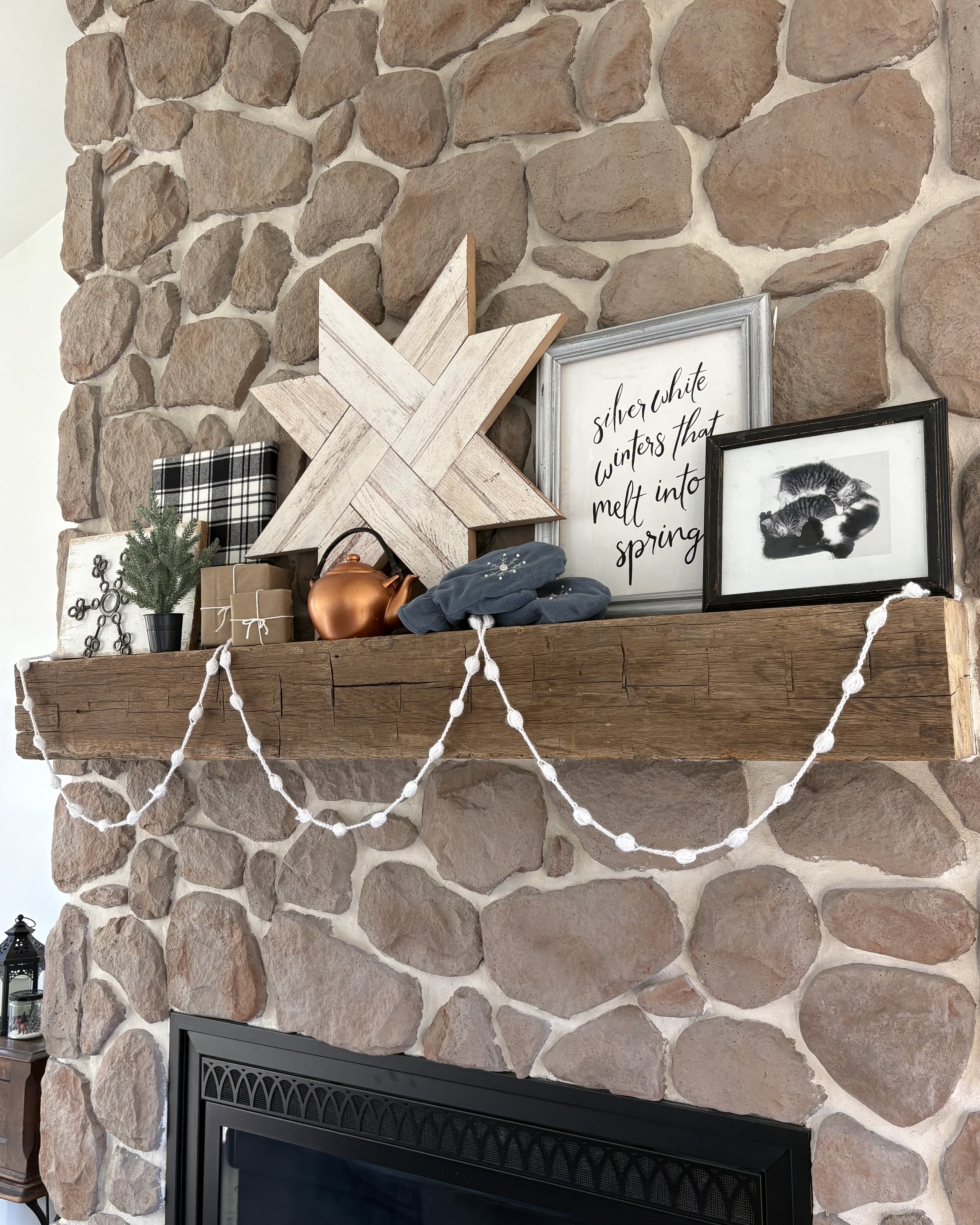 Winter Fireplace Mantle Decorating Ideas