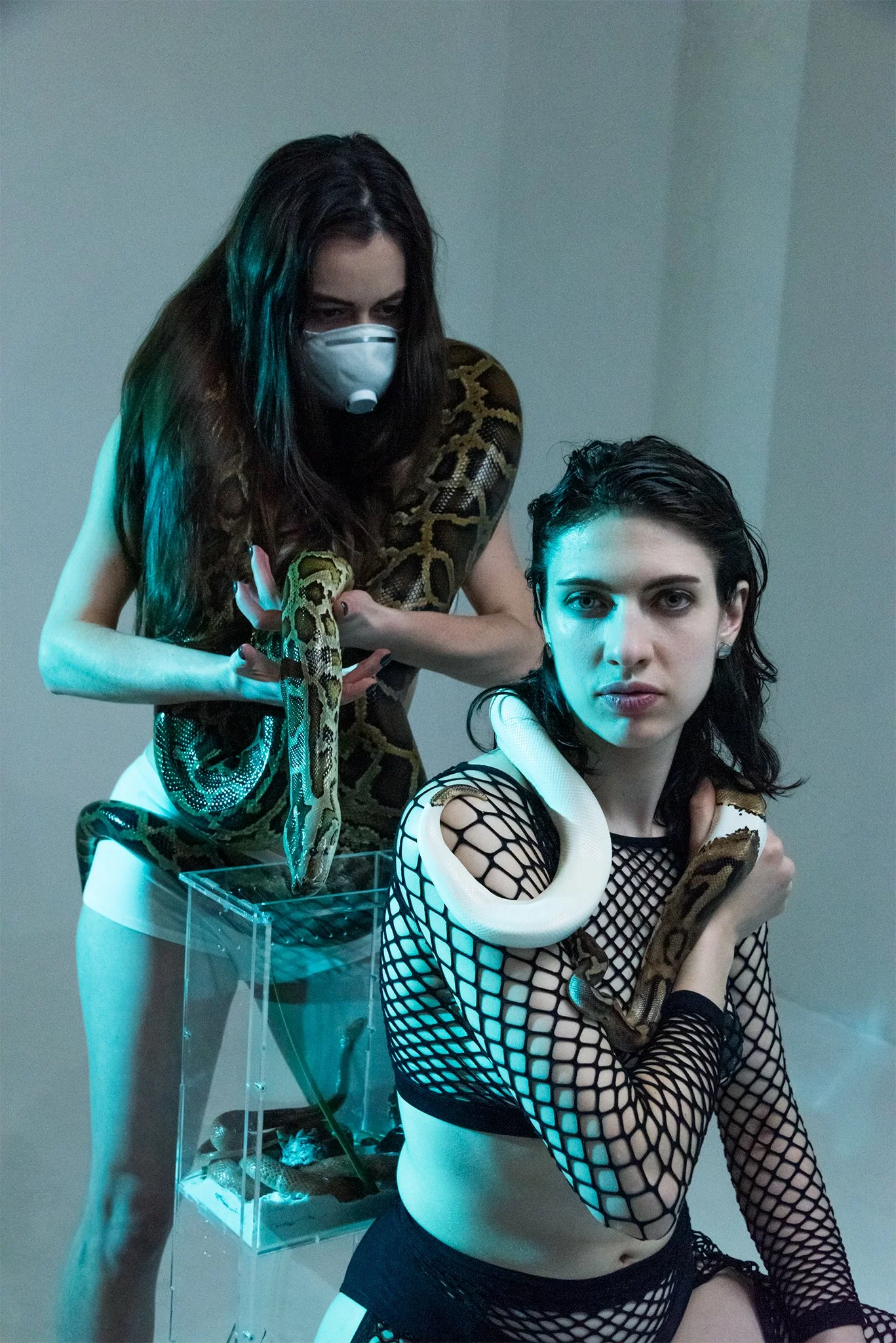 John_Rohrer_ERICA_SELLERS_SNAKES_JR04030-1_IPD(2048PXH_264PPI) 2.JPG