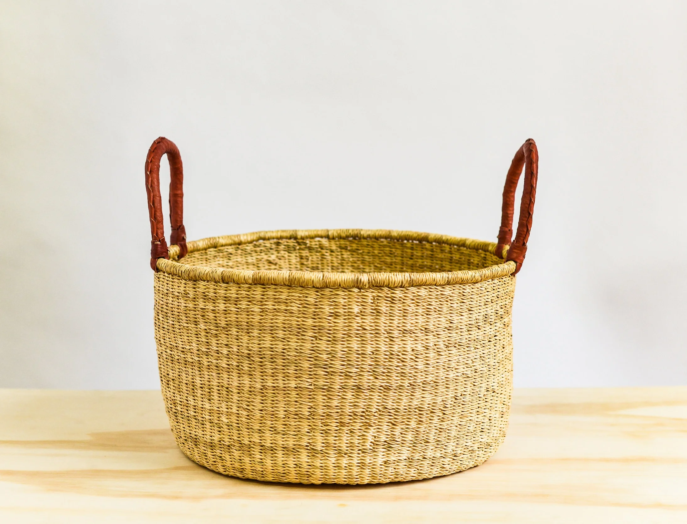 NOMADIC+CITIZEN_handwoven-oversized-drum-bolga-basket_natural_01.jpg