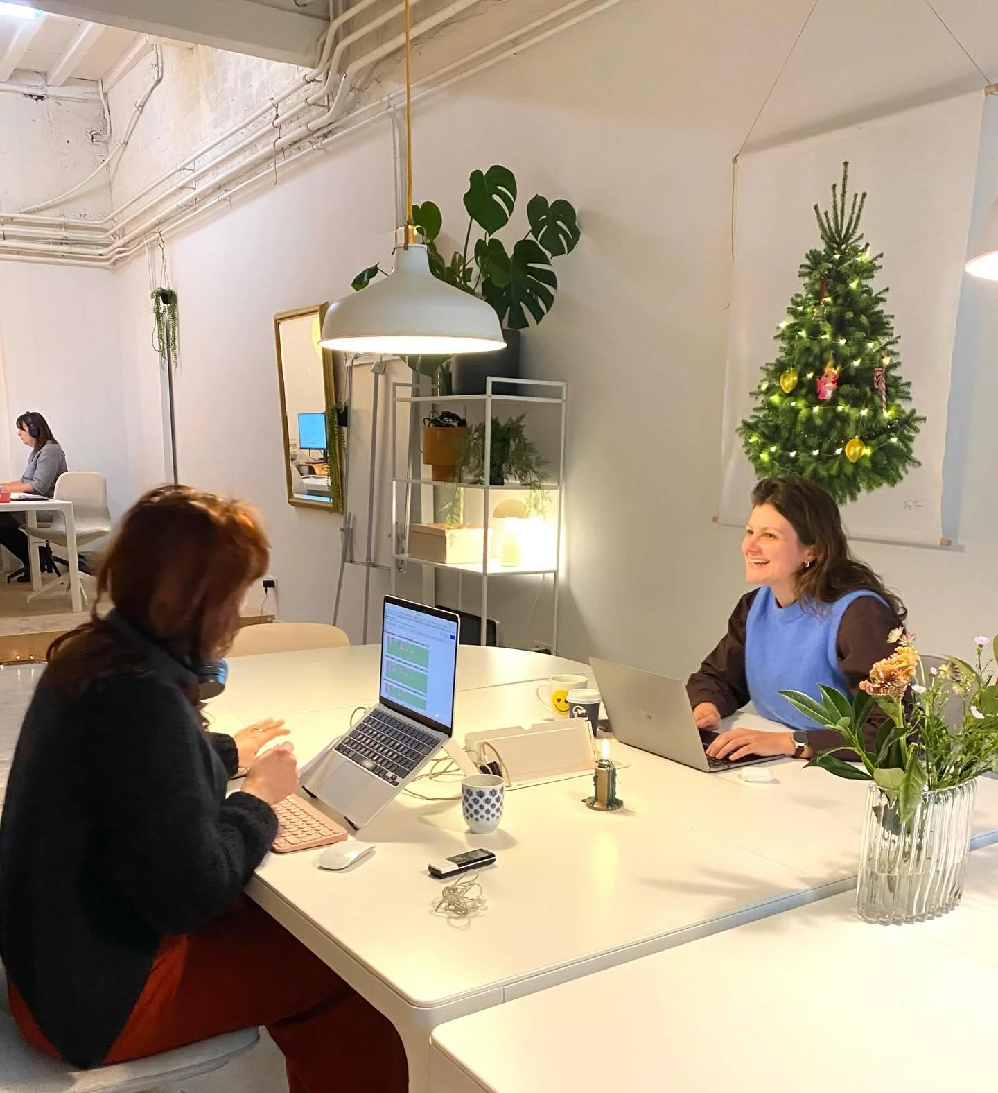 Te laat voor in de schoen maar nog prrrr&iacute;ma op tijd voor in je kerstpakket: geef eens een slinger aan je toekomstige jaaromzet! 

Wij kunnen het weten: een flexwerkplek maakt je &eacute;cht een productiever en blijer mens. Trakteer jezelf dus 