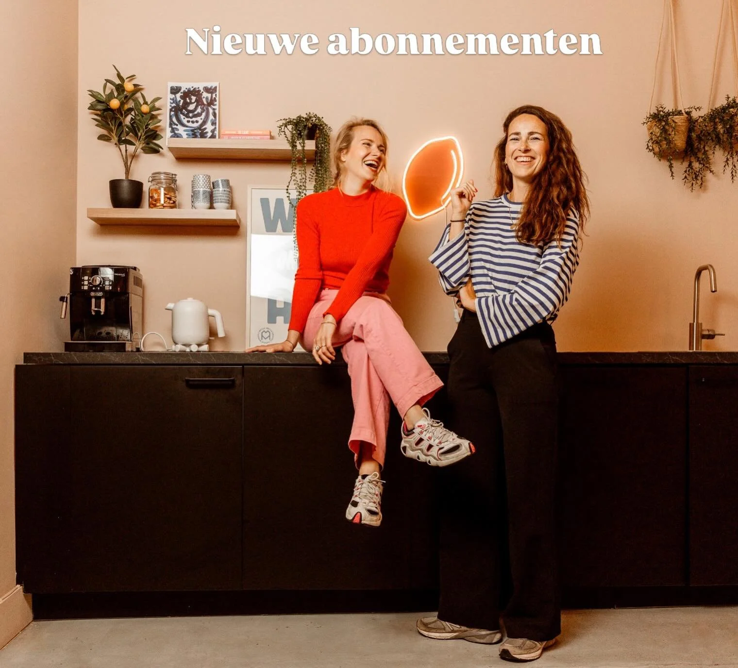 Goed nieuws voor iedereen die op een doordeweekse thuiswerkdag net iets te vaak de was aanzet: we maken het nu n&oacute;g leuker en interessanter om bij buro90 aan te schuiven. We hebben onze abonnementsvormen en prijzen aangepast. Katsjing, in a goo