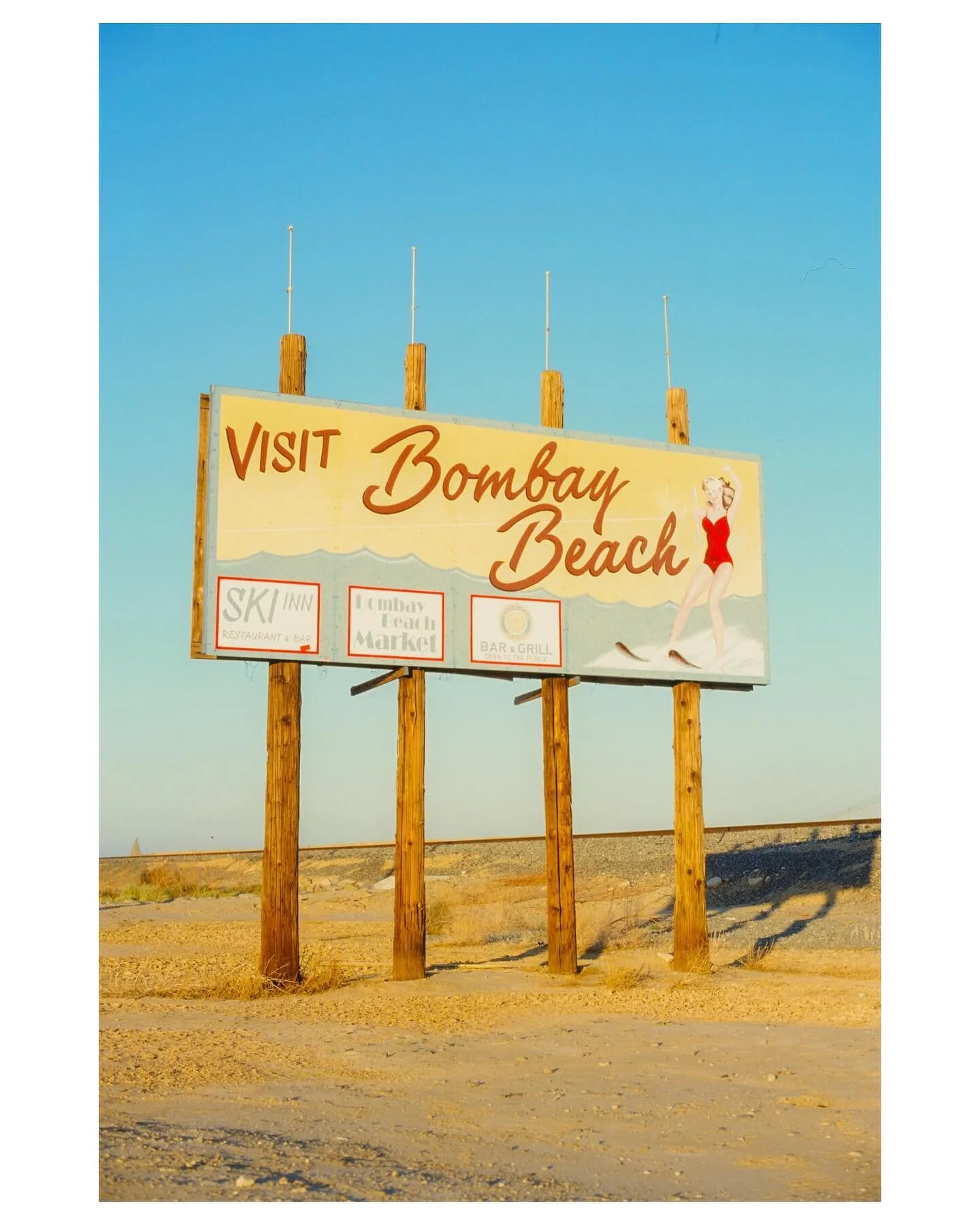 Signs of The Salton Sea on 35mm - If you ever find yourself at the sticker bombed Bombay Beach sign, look for a little Stoner Sloth 😉

#filmisnotdead #shootfilm #filmphotography #film
#35mm #35mmphotography #filmwave
#35mmstreetphotography #streetph