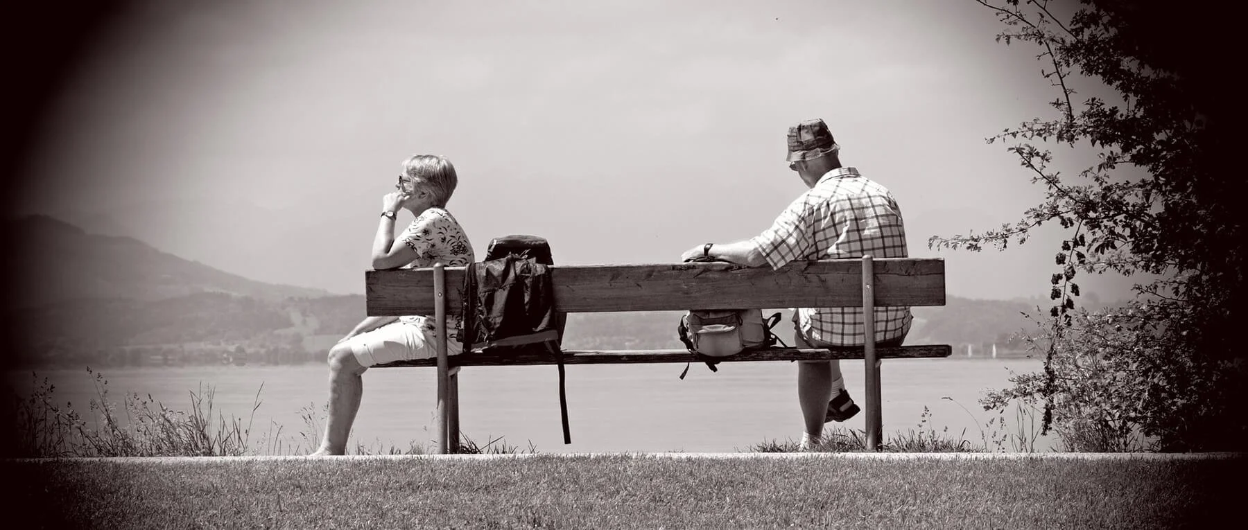 The Things that Make for Peace: De-Triangulation