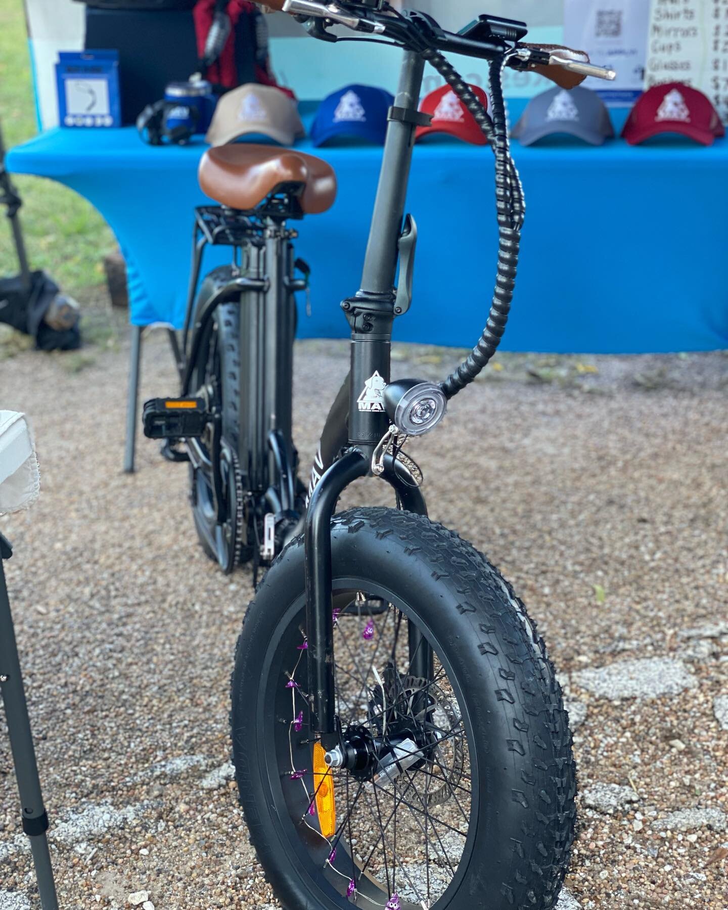 What a way to ride a bike these day! @mavelectricbikes showcased their bikes at the event on Saturday and they are AWESOME! Check out their merch too!