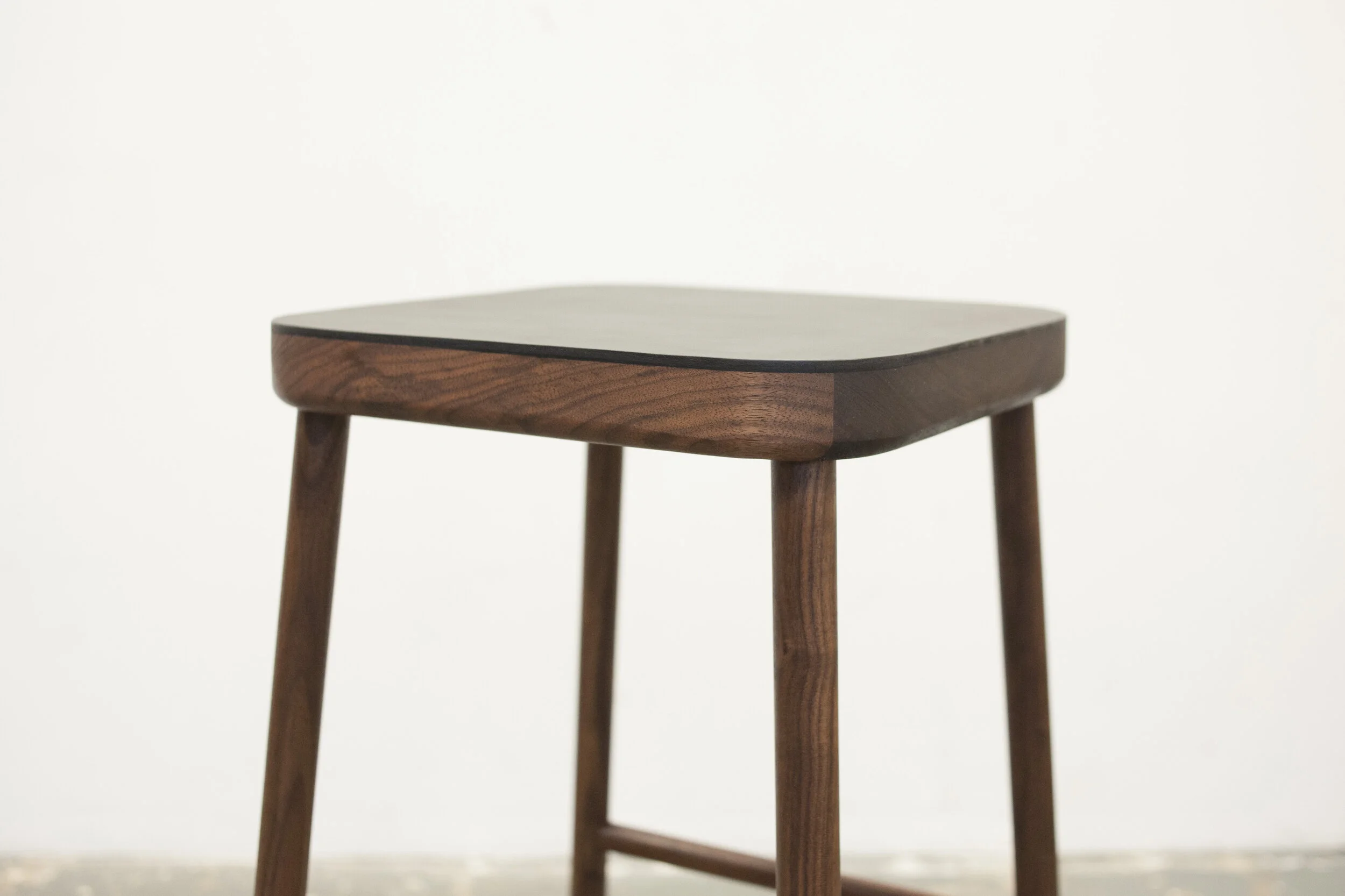 Maggie_Stool_Olivr_Studio2.jpg