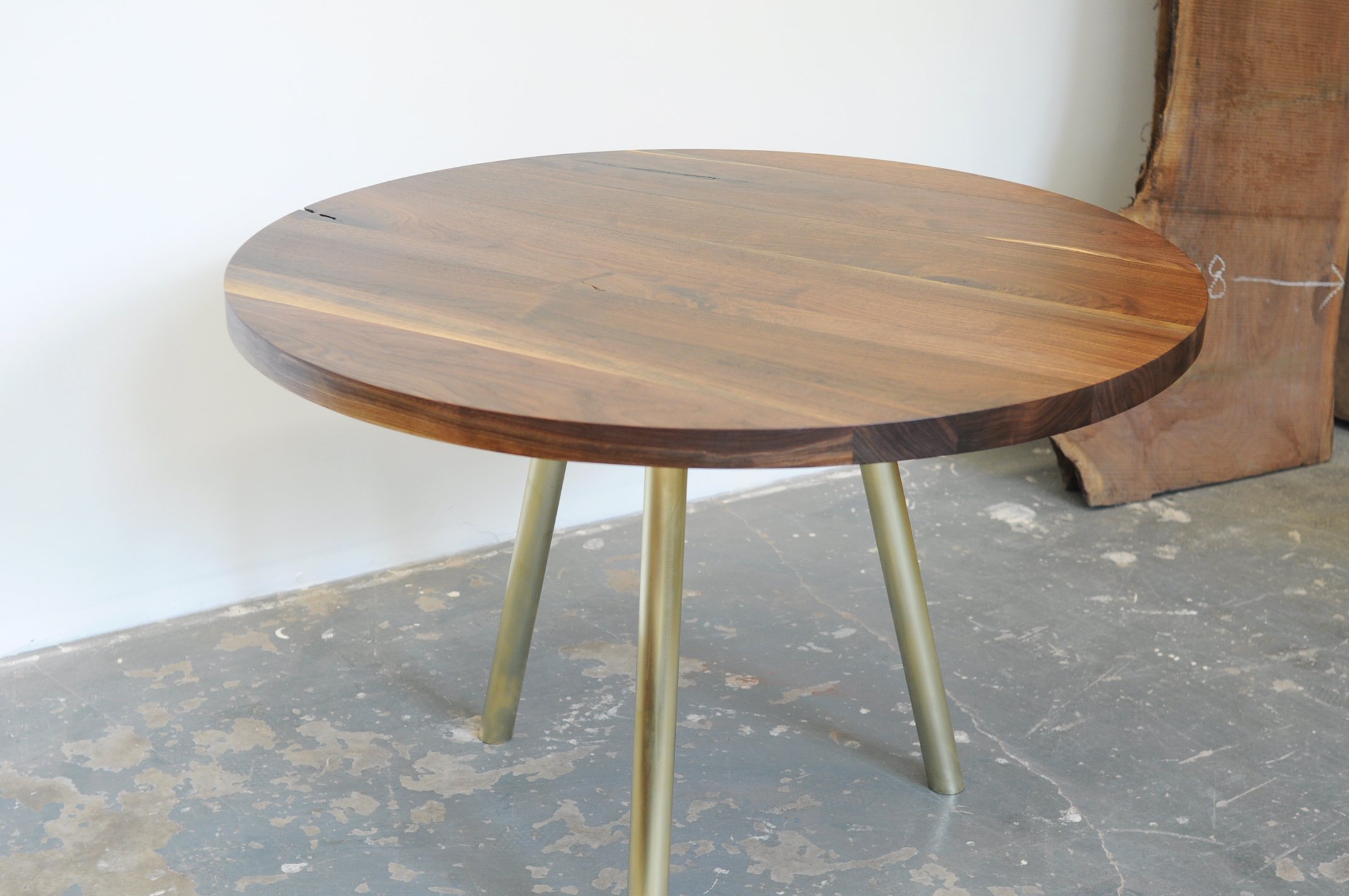 Olivr_Studio_Round_Dining_Table1.JPG