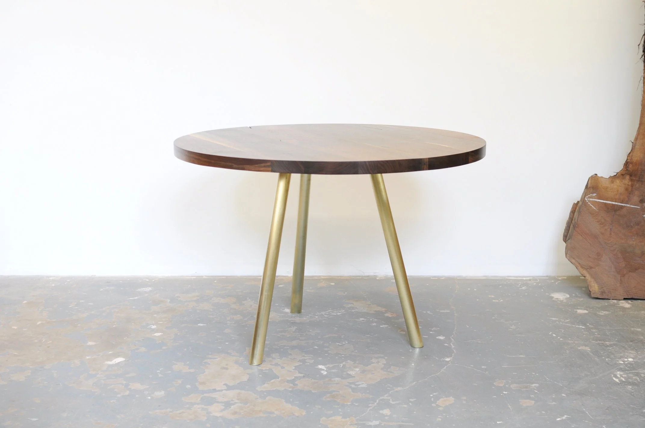 Olivr_Studio_Round_Dining_Table2.JPG