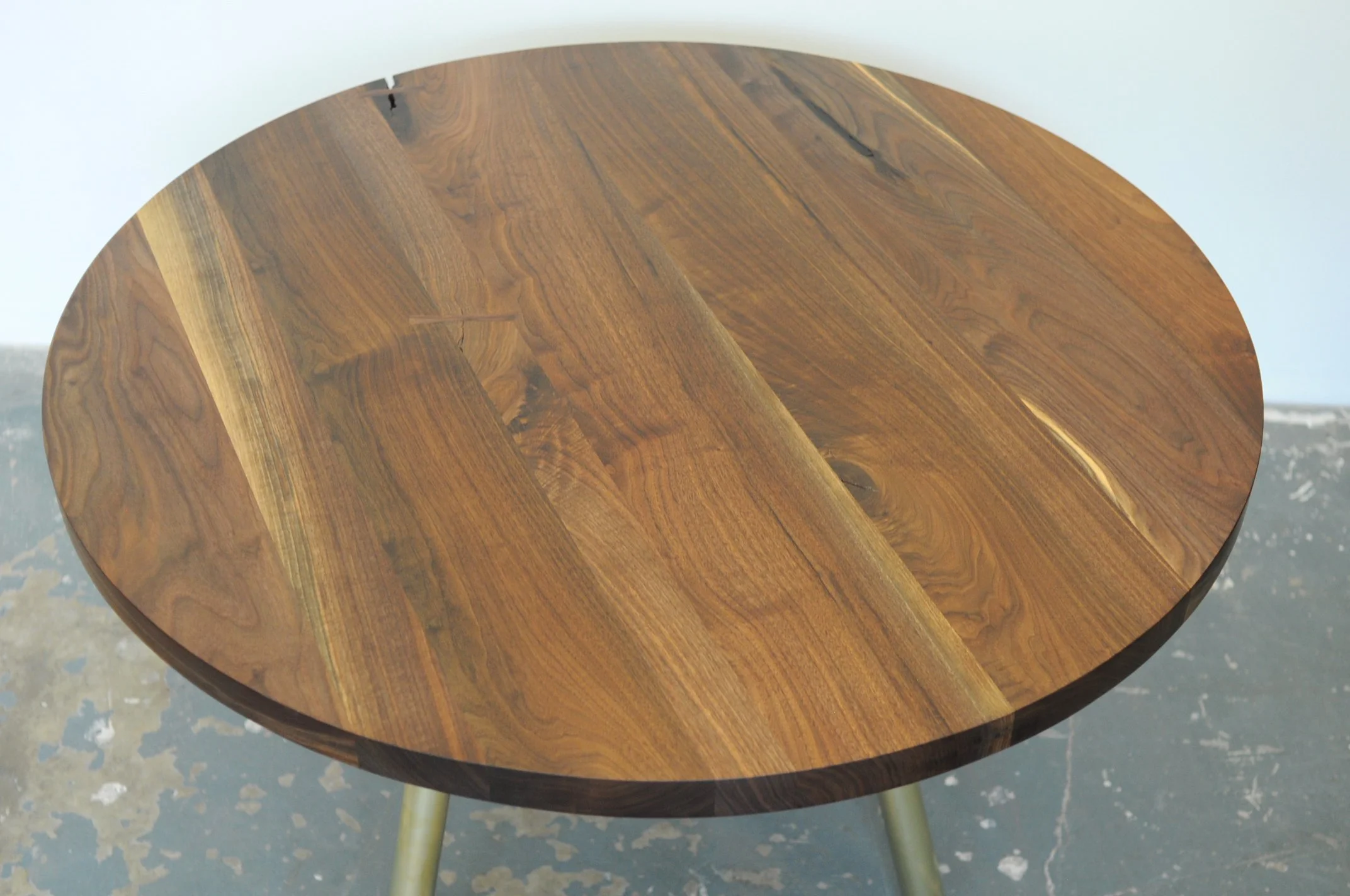 Olivr_Studio_Round_Dining_Table3.JPG