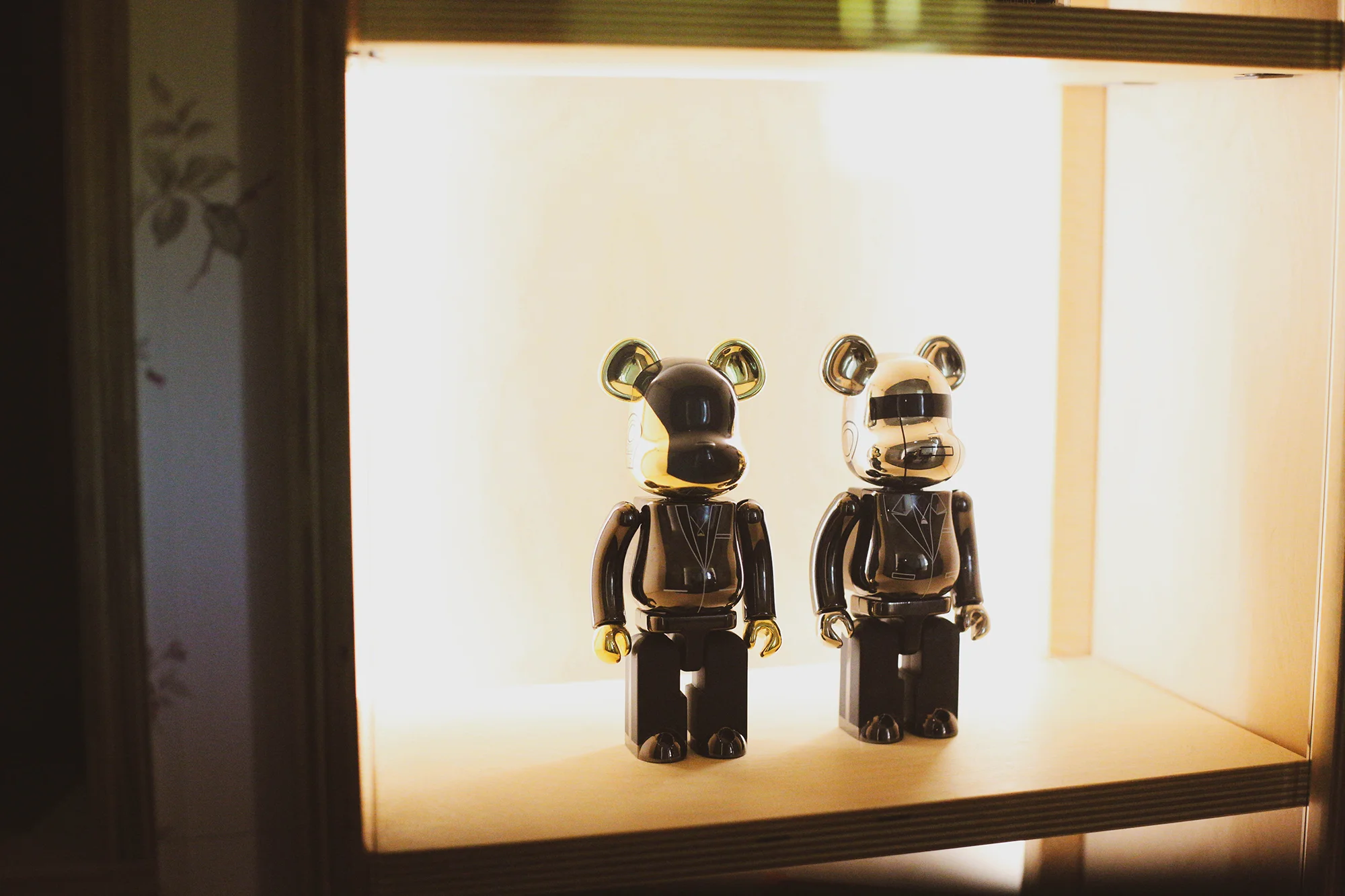 Hundy’s version of MediCom Toy Inc’s Bearbrick collectibles, mirroring the design elements featured at AnnaLena