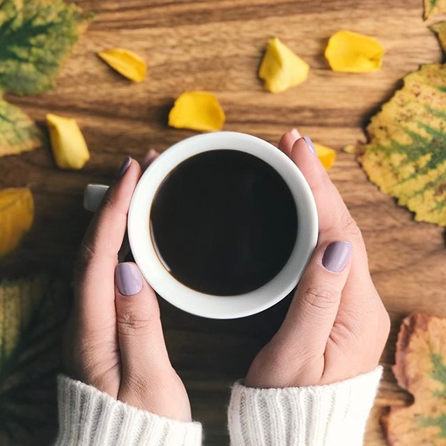 A cup of coffee and a beautiful (non-toxic!) nail polish is all we need to make a good Monday morning. 😍
.
We are fans of non-toxic, vegan and cruelty-free. .
.
.
.
.
#yvrnailsalon #vancouvernailsalon #vancouvernails #vancouvernailart #vancouvernail