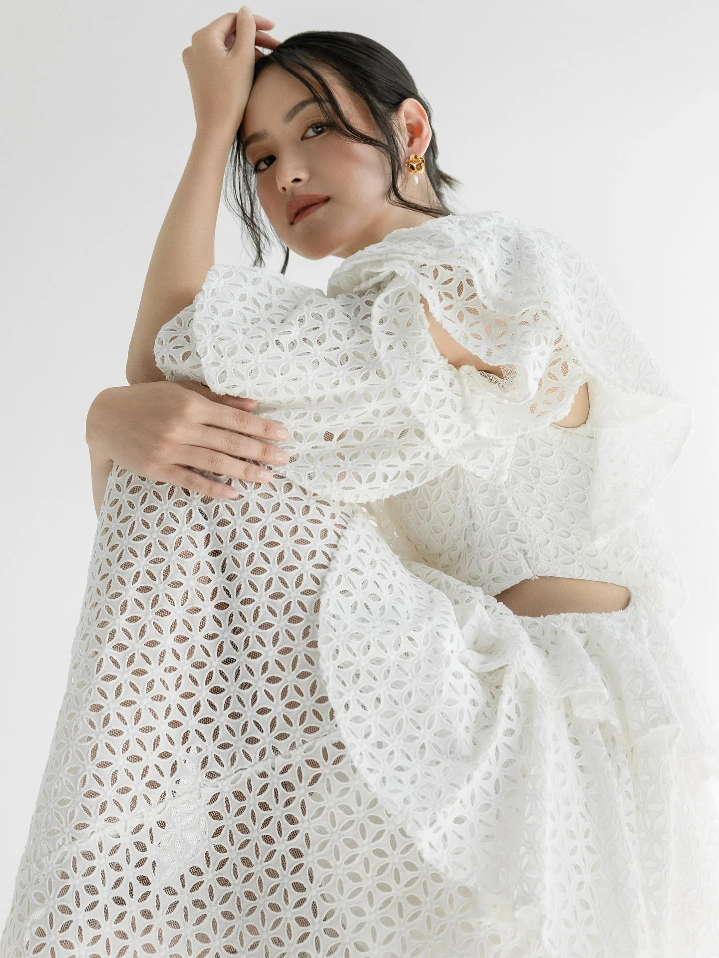 Soft portraits with @chervil_ ✨ Proof that sometimes natural light is all you need! 

Hair &amp; makeup: @maryvictorofficial 

#portraits #portraitphotography #sustainablefashion #naturallight #fashionphotographer #canonsingapore @studio2020.sg