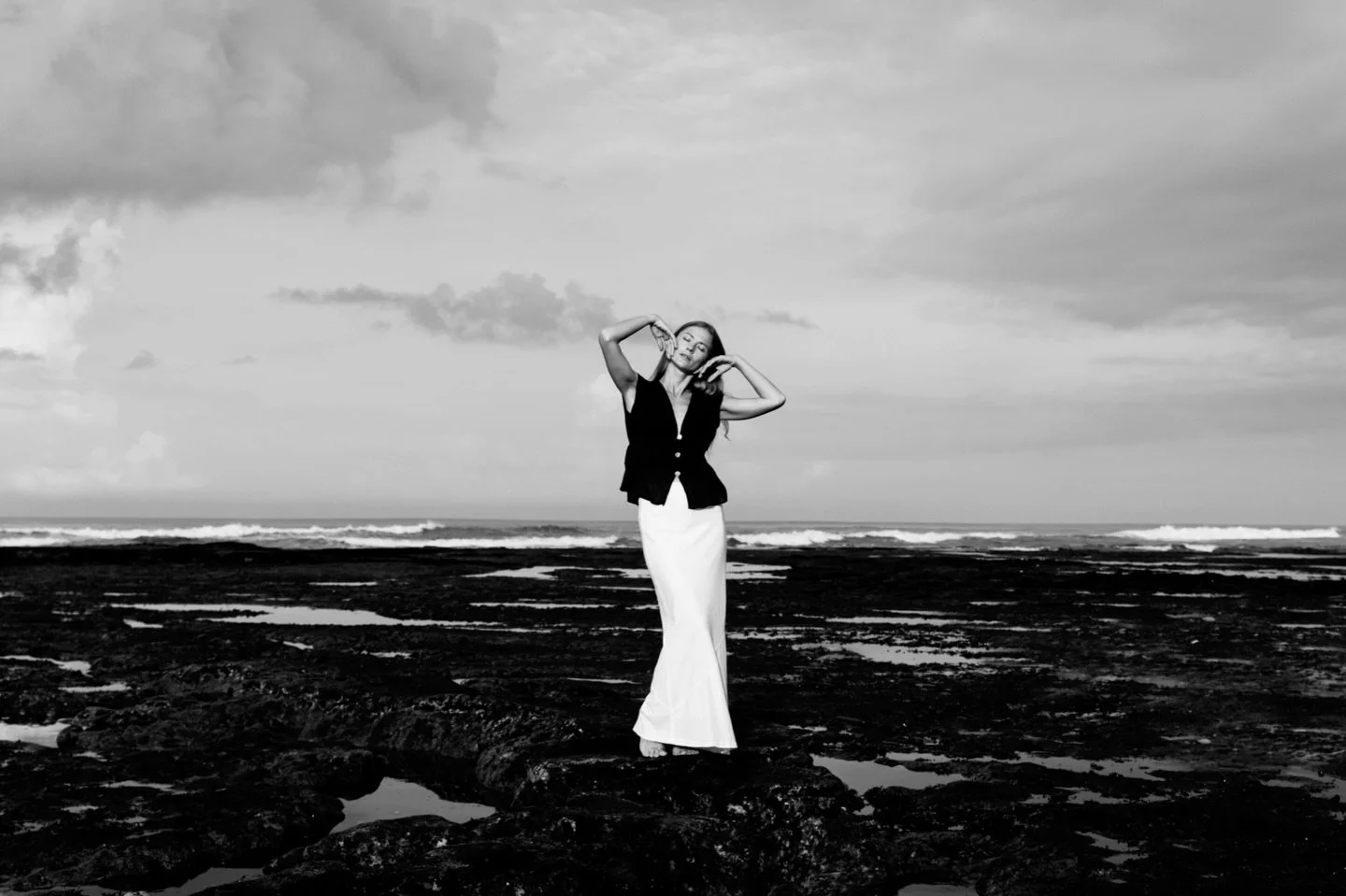 Sur la plage for @su_by_hand 🐚 

Back for productions in Bali, April and June.

Lookbook produced by @zerrin_studio
Model: @da__shanti 

✉️ create@zerrinstudio.com for shoot enquiries ✨

#fashionphotographer #beachshoot #editorial #slowfashion