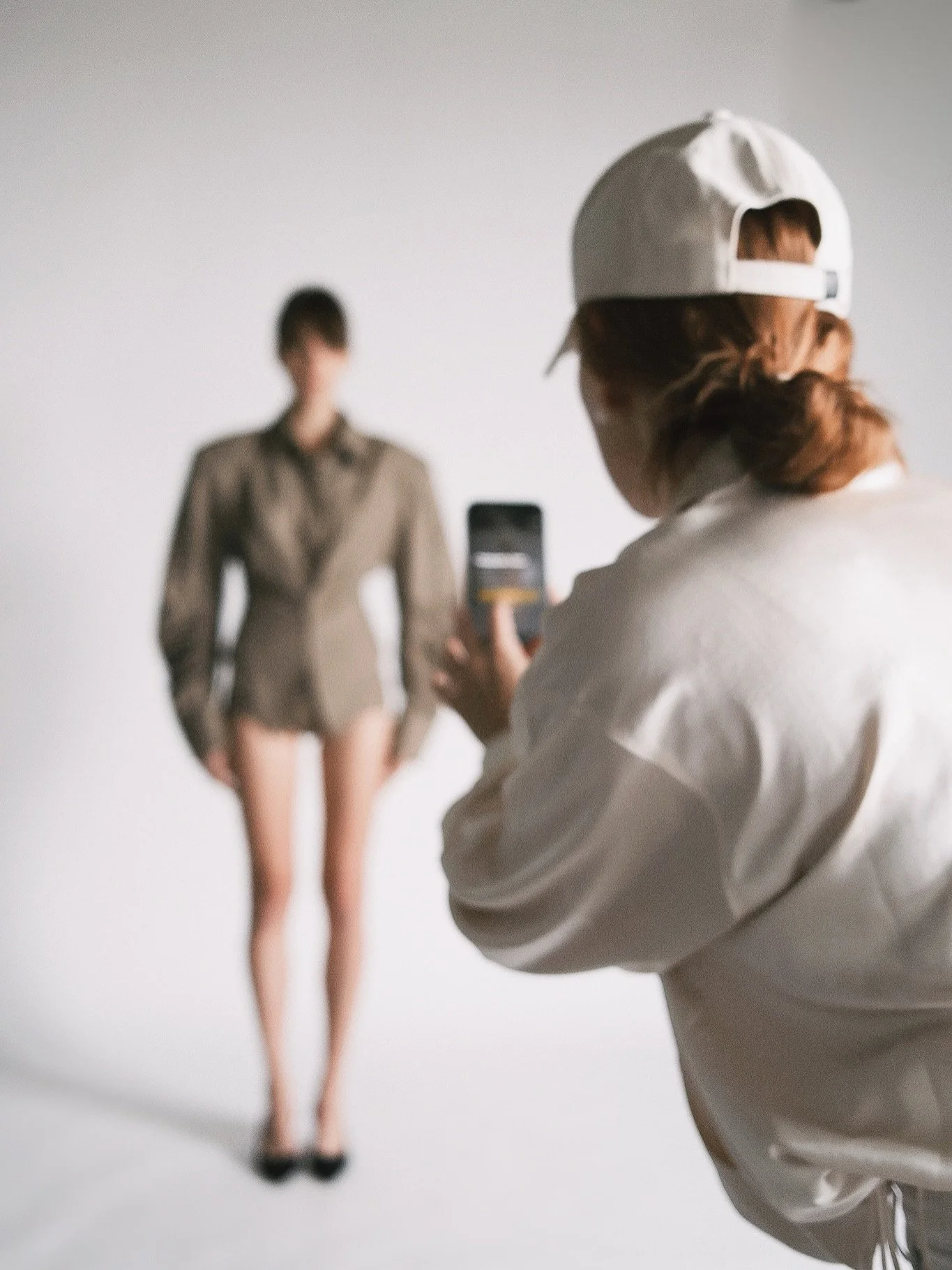 On set moments with @sansfaff. Founder @brandydallas in motion&mdash;one of the most incredible fashion entrepreneurs I know.

📸 Captured mid-shoot on the Fujifilm X100VI 

#fashionphotography #ecommerce #independentbrands #fashionphotographer #sing