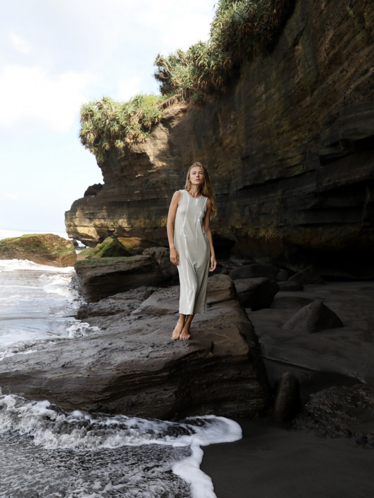 @da__shanti as the tide came in 🐚

create@zerrinstudio.com for photography enquiries 📷

#fashionphotographer #producer #singapore #nature
