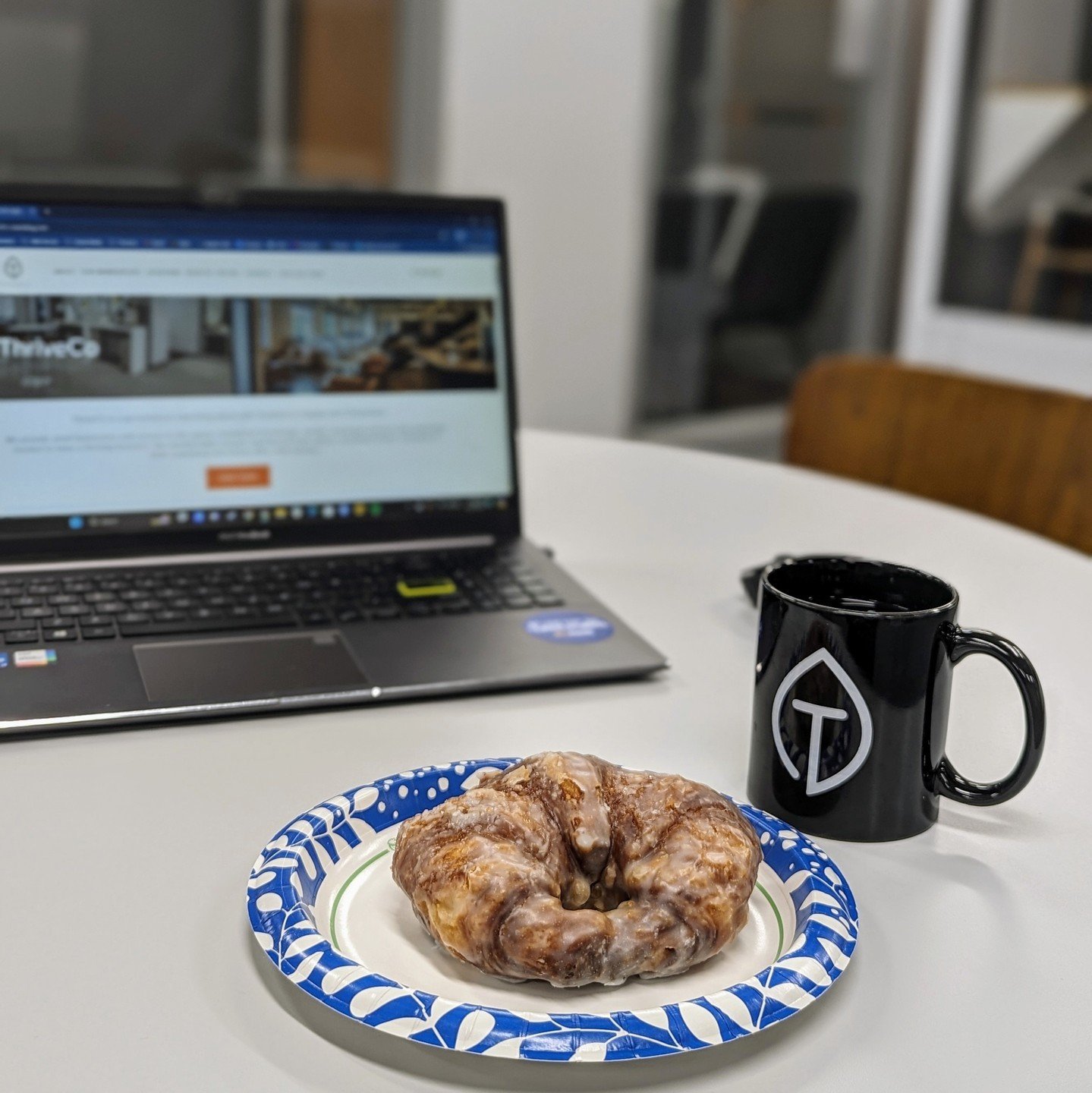 Nothing says #MondayMotivation quite like a donut. Thank you, @straubsmarket, for powering our members&rsquo; Monday!
.
.
.
.
.
#memberperks #stldonuts #straubsdonut #donutday #mondaymood #membertreat