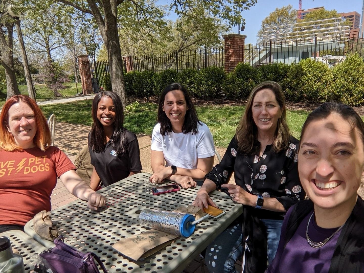 Nothing makes Mondays easier than having a crew of coworkers that will grab lunch with you in nearby Shaw Park on a beautiful day! 

#ThriveCommunitySTL