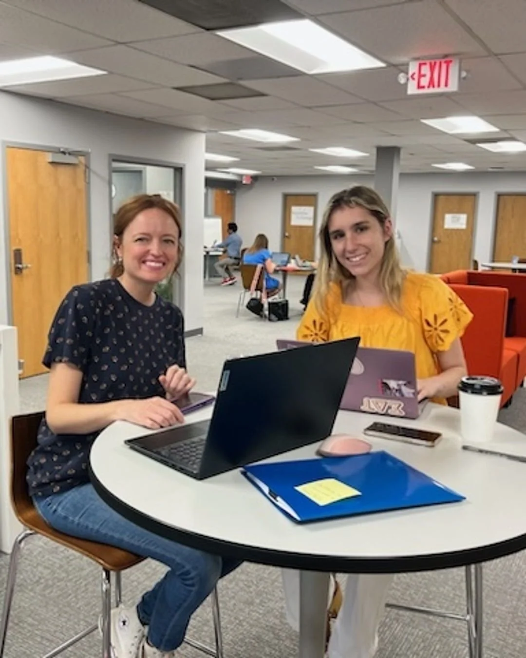 Stressed about the upcoming holiday season? Unsure how you'll get any work done with the extra hustle and bustle at home?

We've got you covered! ThriveCo offers coworking day passes, meeting space, and a little extra peace and quiet ✨

Message us to