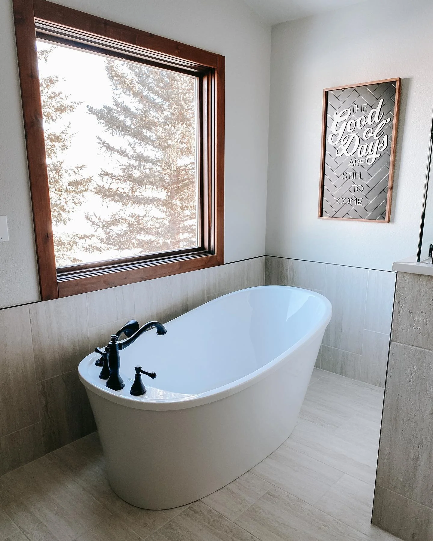 The good ol&rsquo; days are still to come. 
Goodbye 2020. The best days are ahead of us y&rsquo;all. ✌🏽

⁣
.⁣
.⁣
.⁣
.⁣
.⁣
#bathroom #bathroomsofinstagram #masterbathrooms #masterbathroominspiration #masterbathroomremodal #masterbathroomgoals #master