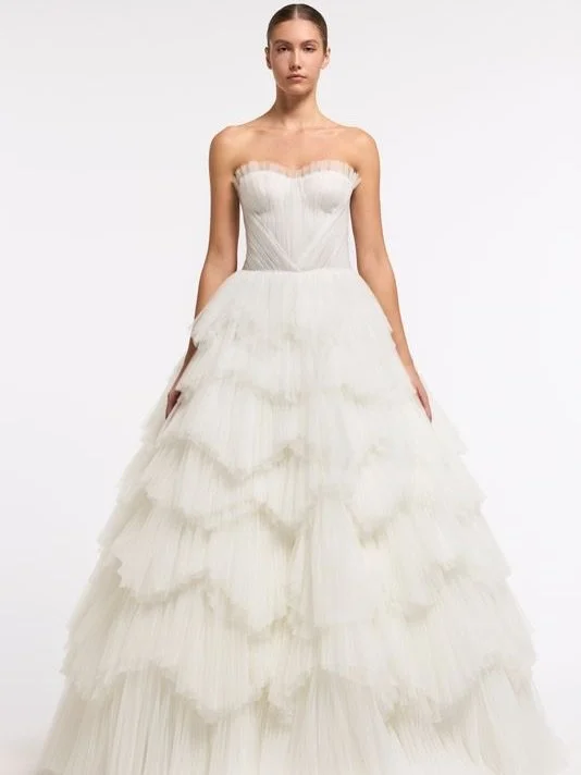 C O S T A R E L L O S ~ Introducing the 2026 Costarellos Collection, arriving at SPINA Bride for its U.S. debut.

@costarellosbridal trunk show | January 16-26

Be among the first brides in the country to experience the new collection in an intimate,