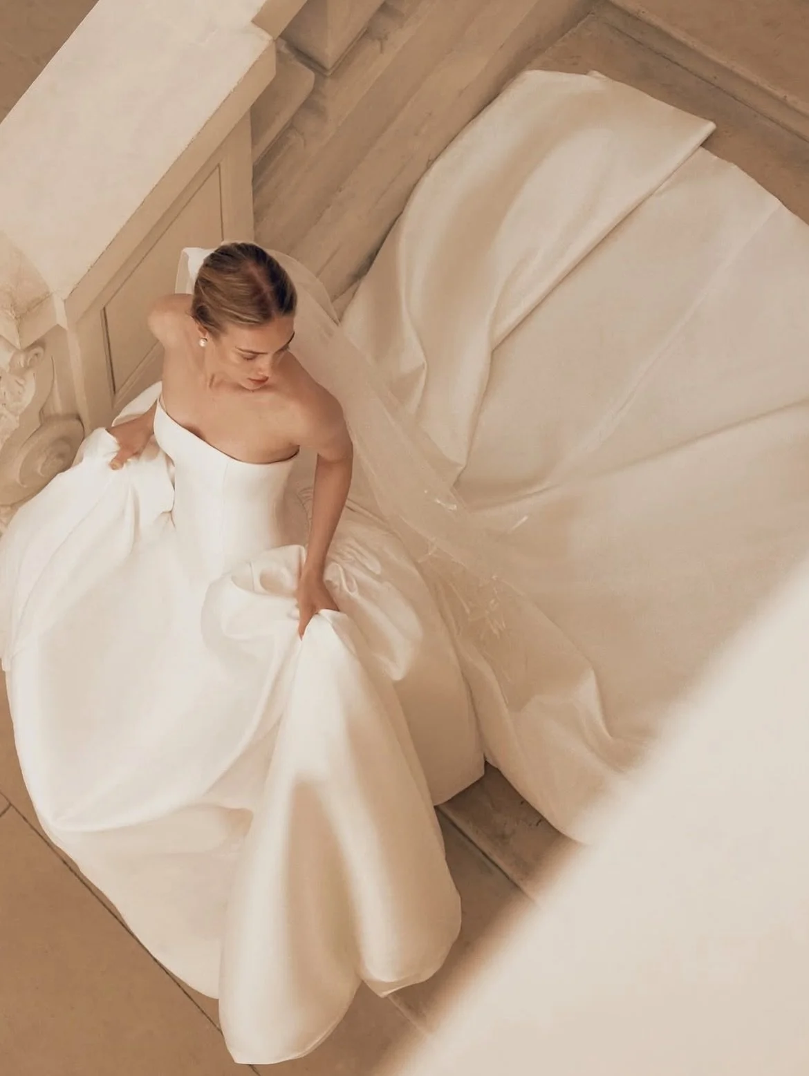 L I H I  H O D ~ Light as air, impossibly refined ✨

The 'Lumi&egrave;re' Collection by @lihihod where understated, modern classics meet the most exquisite finishing touch: the veil.

Think sheer layers that catch the light just right, delicate detai