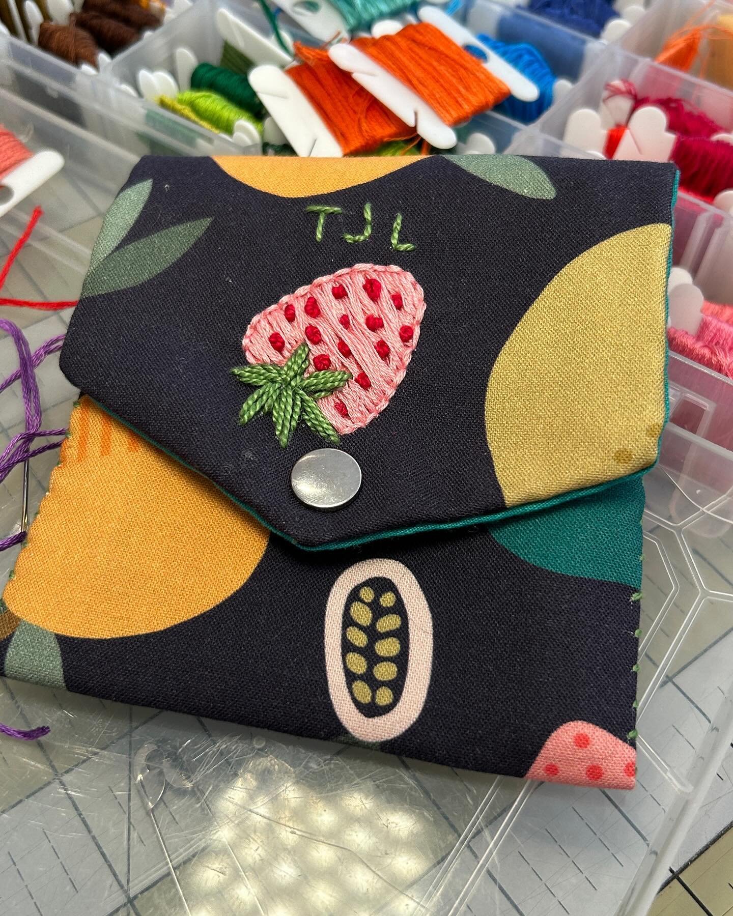 Sweetest little hand sewn and embroidered pouch. Our youngest hand sewing students are sewing this project.🧵🪡💕

#handsewn
#learntosew
#centralstreetevanston 
#learntoembroider 
#memade
#chicagonorthshoremoms 
#chicagoparent 
#chicagolife