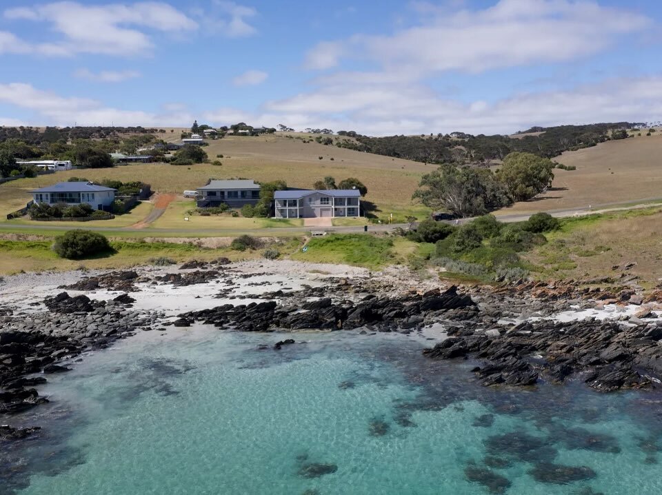 💙 N E W  L I  S T I N G -  P E N N E S H A W 

We just love this waterfront townhouse! Such a great layout for a lock up and leave holiday home. Spectacular views  and fishing straight across the road off the rocks! 

You&rsquo;ll need to be quick! 