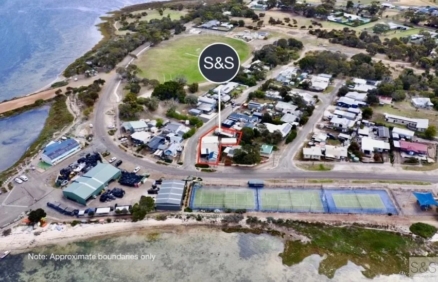 New Price | Sensational location 

Commercial AND residential township opportunity! 

See our website for more 👀

Sophie 0428922515 
RLA288582