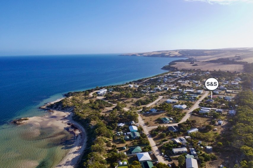 🌳LAND FOR SALE | BAUDIN BEACH 
📍20 Beach Crescent 

Approx. 937sqm of vacant land at a great entry level price! Near flat, power going past and water already connected! All just a couple mins walk from this stunning beach! 

Sophie 0428922515
RLA 2