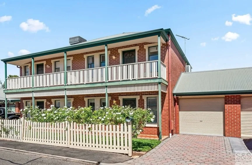 Fabulously located townhouse in Fullarton - such an easy commute to the city. Worth taking a peek! 

Sophie 0428922515
RLA 288582