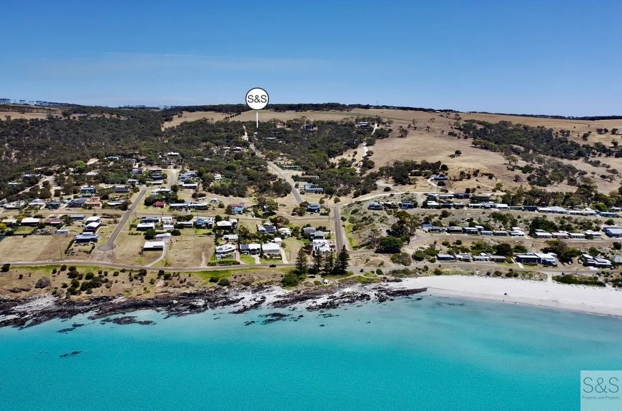 📍52 Wright Rd Penneshaw 

🌳For sale | land | 2009 square metres with glorious potential views over the Penneshaw township. 

Sophie 0428922515
RLA288582