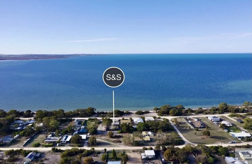 Seaside bliss! This large esplanade allotment comes with new fencing, a double garage, new water tanks and a clear site &hellip; 🧡

Sophie 0428922515 
RLA 288582