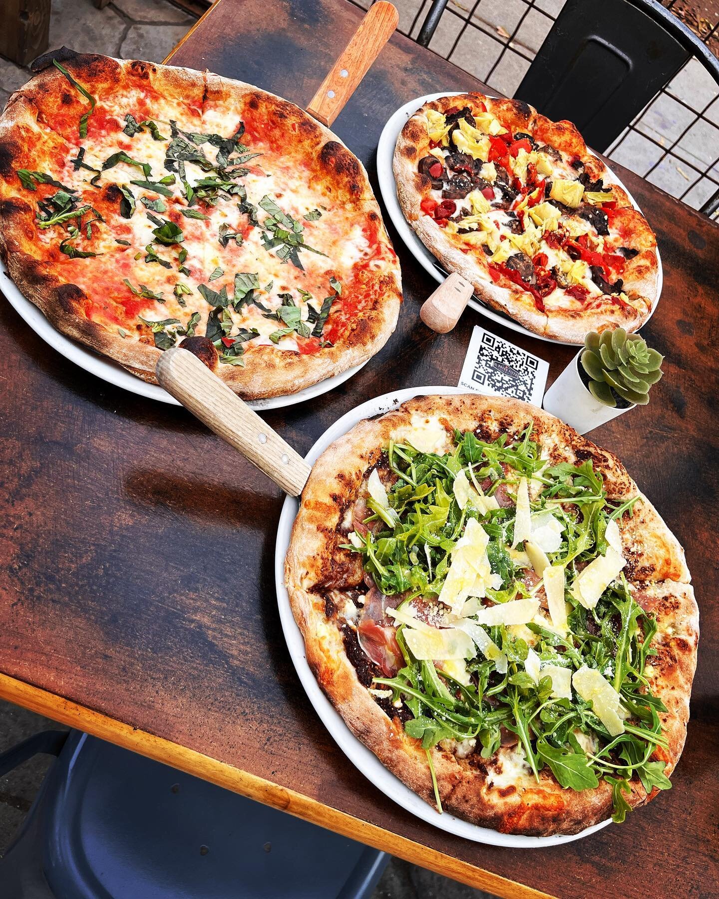 CHOICES are what you have at IL Bosco Pizza.  You even have choices on WHERE you can get our pies, Scottsdale and Phoenix locations AND catering events.  Check out our HAPPY HOUR from Open to 6:30pm M-F. 

Meatlovers 
Gluten Free 
Vegan
Vegetarian
Ki