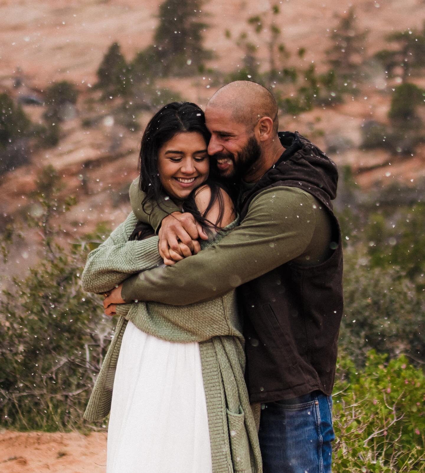 Did you know it snows in Zion National Park? ❄️ 🏜️ 

When Alyssa wanted to take family photos, we had gone back and forth about what the best day for them would be. The weather was so up in the air, but I found a small window where it wasn't suppose