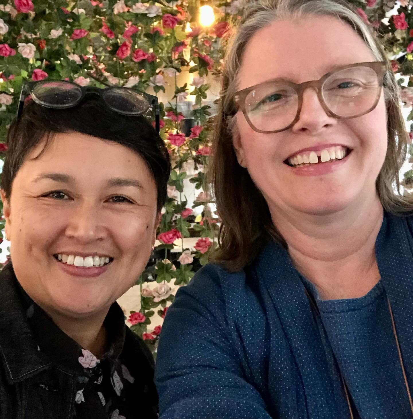 Me Made May Day 15
#fridaypatterncompany #ilfordjacket
#closetcorepatterns #kalleshirt
#naniirotaperedpants

It wouldn&rsquo;t be Me Made May without a meetup with @citysews Good company and conversation. Bonus, we took each others &ldquo;me made&rdq