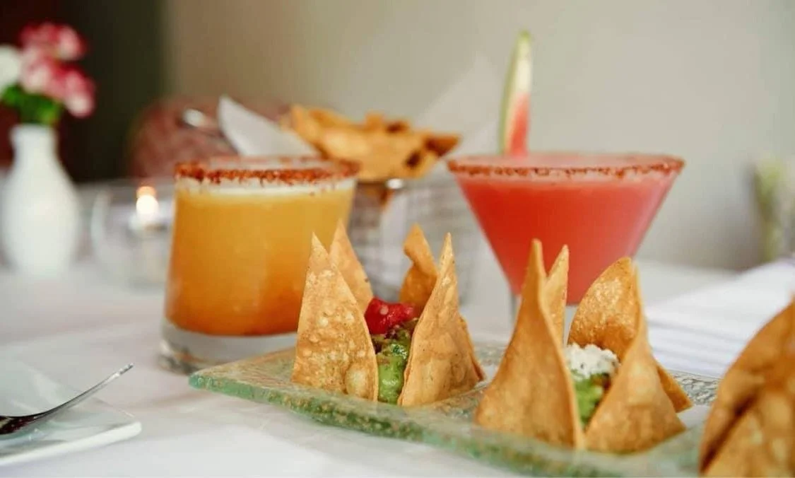 Watching the Bears game this Sunday? Of course you are! 🏈✨
Come enjoy it with us &mdash; we&rsquo;re streaming the game at 5:30 PM at these Altiro Group locations:

📍 Wheaton
📍 Plainfield
📍 Geneva
📍 Amore M&iacute;o

And yes &mdash; each locatio