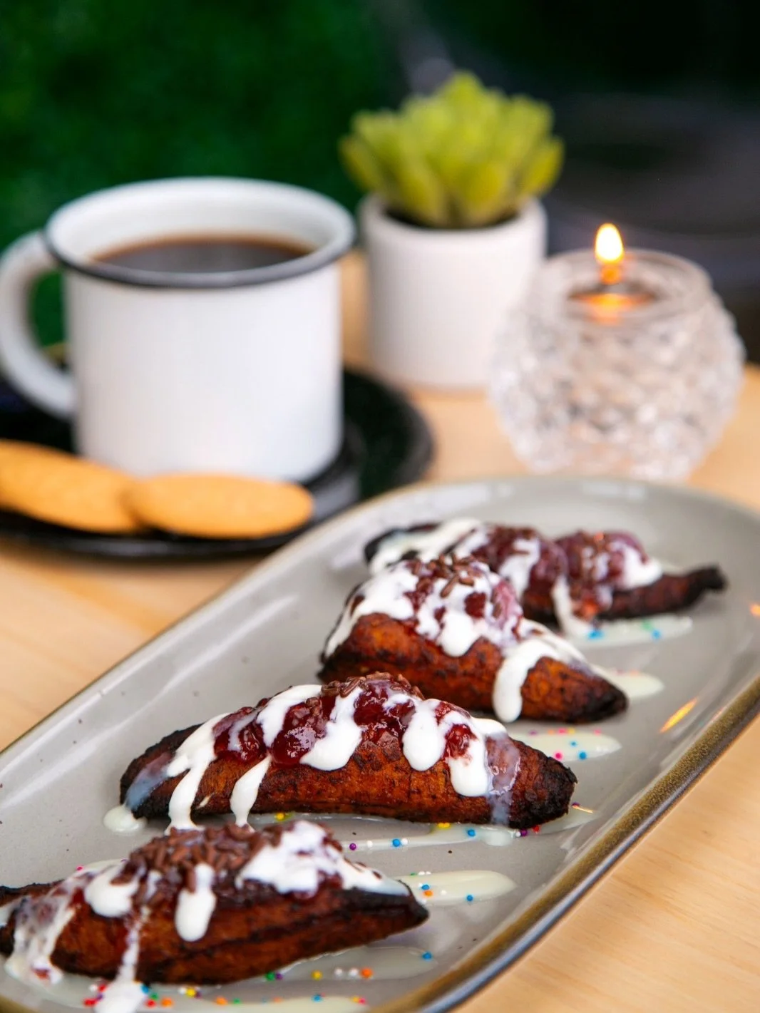 You definitely don&rsquo;t have to share this one 😉

Al Platanito Frito
Golden fried plantains topped with strawberry jam, light sour cream, chocolate syrup, and condensed milk.

Sweet, warm, and absolutely worth keeping to yourself! 

Happy Hour: D