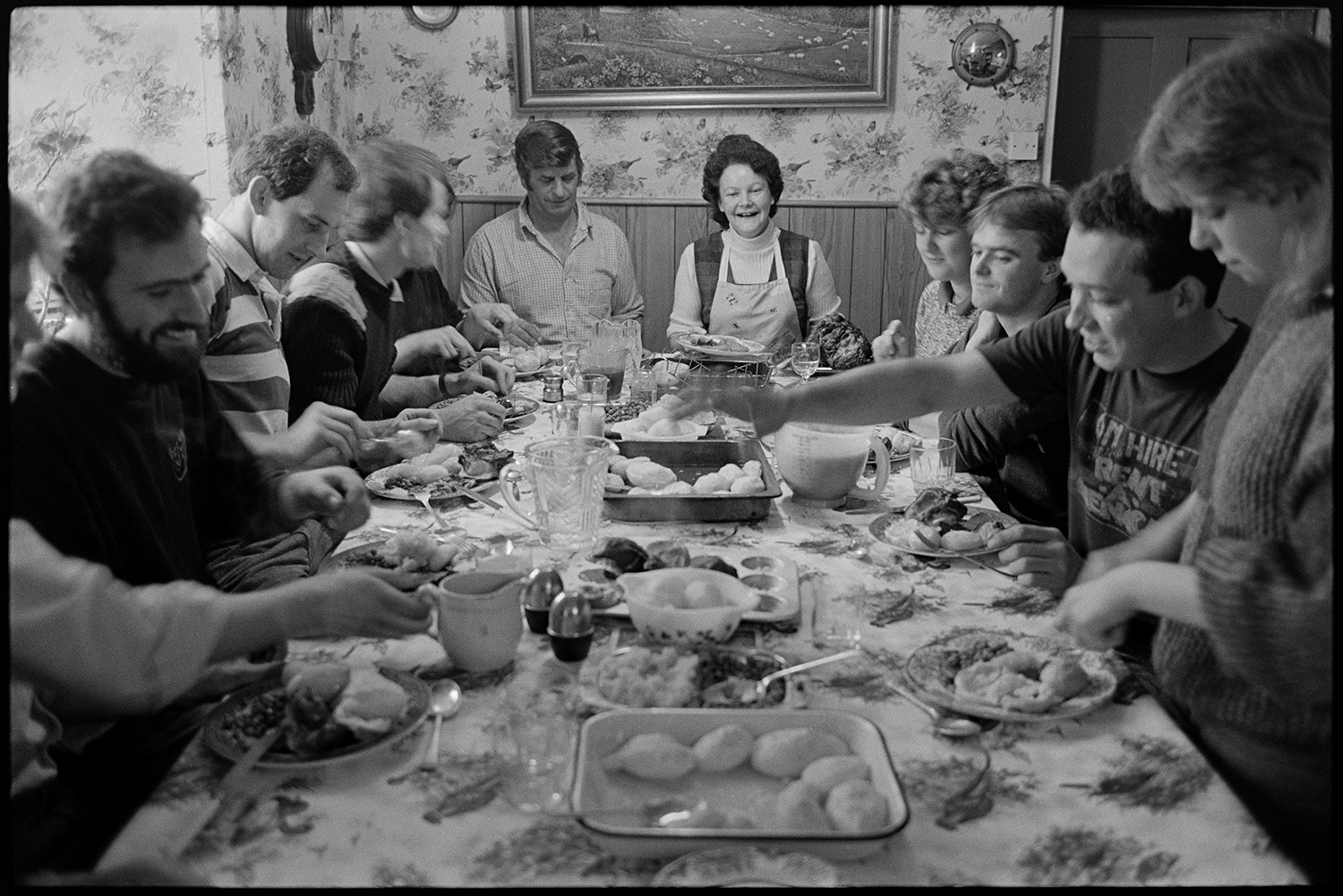 Cidermakers lunch in farmhouse kitchen, Spittle Farm, Chulmleigh, October 1987. Documentary photograph by James Ravilious for the Beaford Archive.