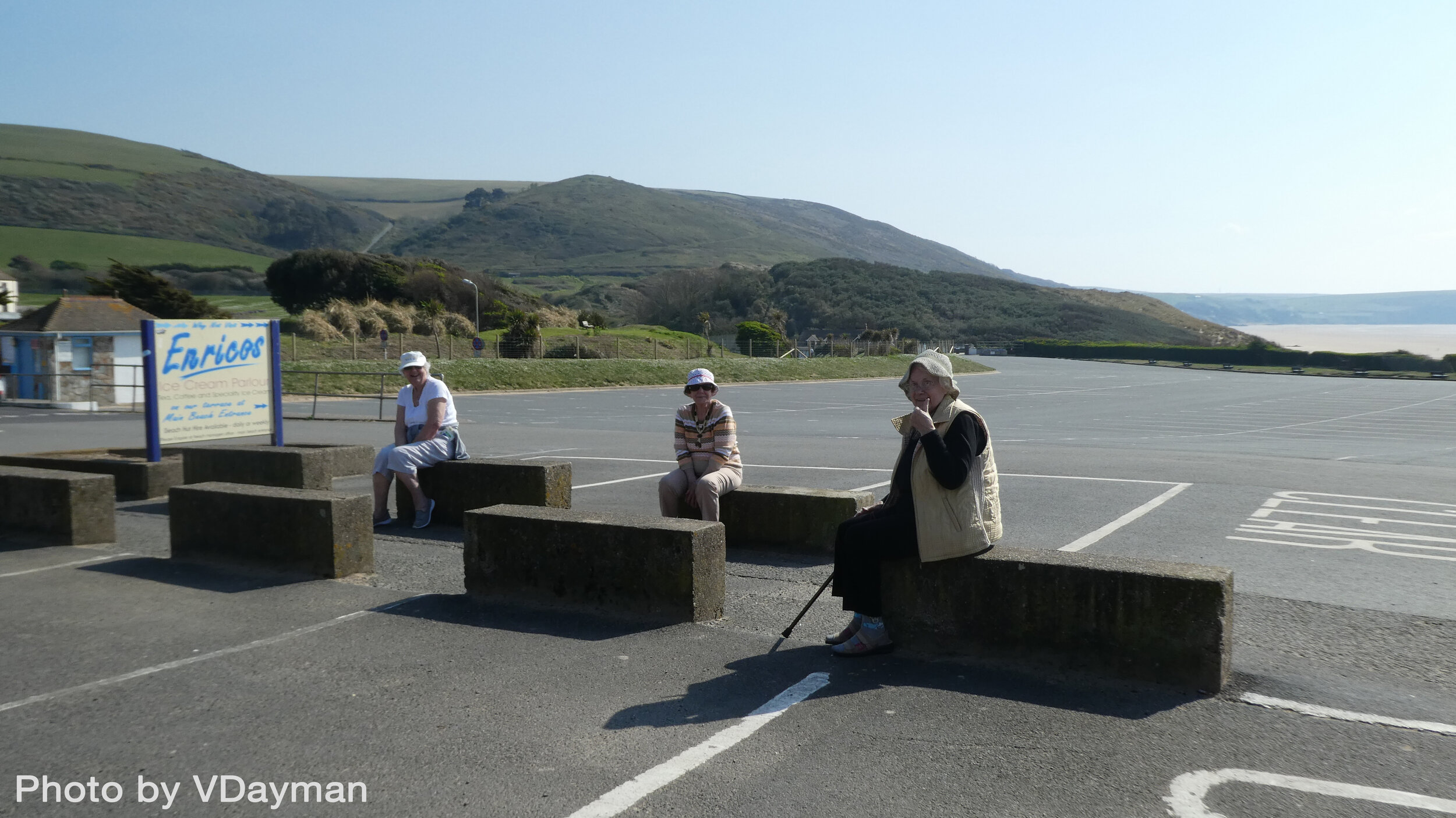 Local Ladies Woolacombe 104020 VDayman.jpg